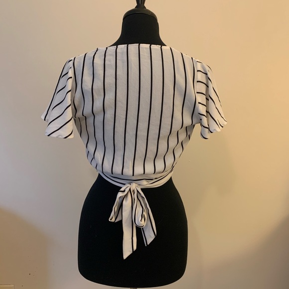 Striped Crop-Top - Picture 4 of 5